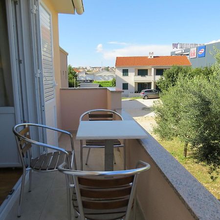 Apartment And Rooms Amenka Novalja Exterior foto