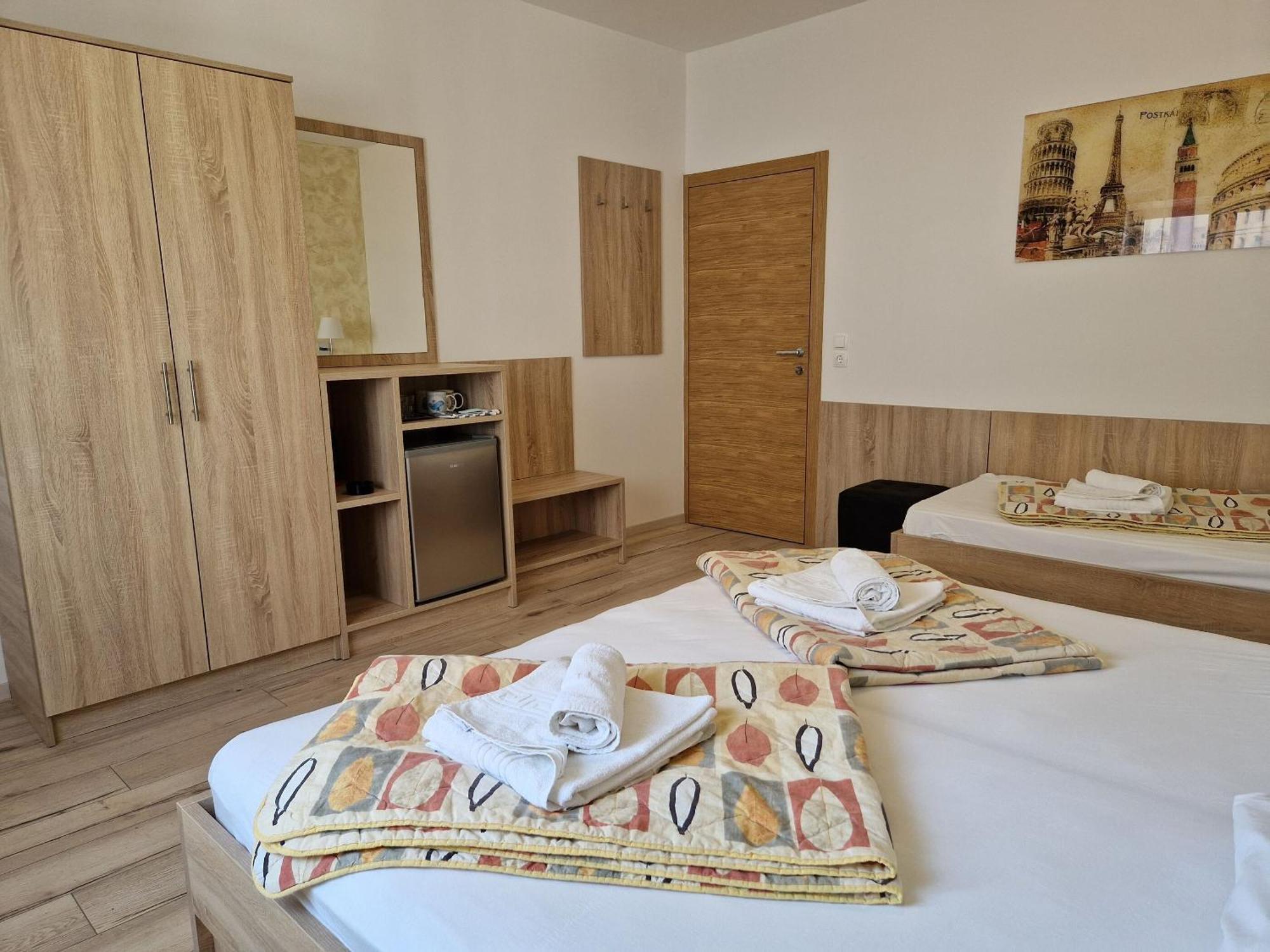 Apartment And Rooms Amenka Novalja Exterior foto