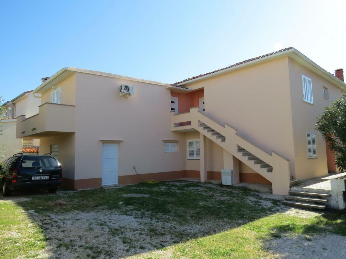 Apartment And Rooms Amenka Novalja Exterior foto