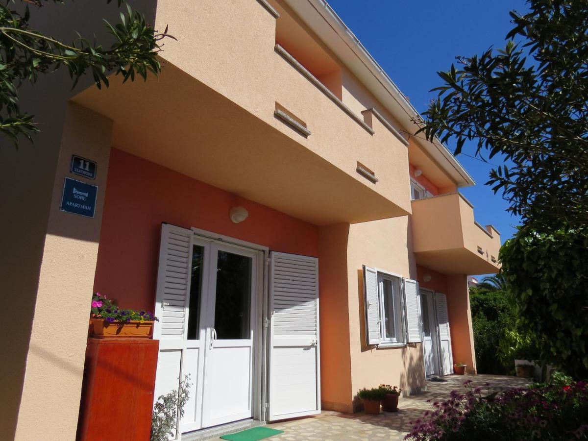 Apartment And Rooms Amenka Novalja Exterior foto